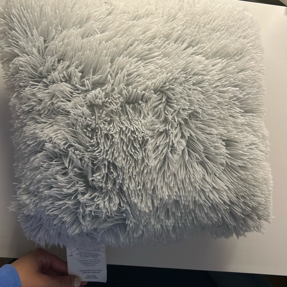 Shaggy pillow